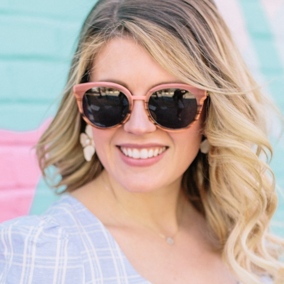 Draper James Accessories - Draper James Pink Tortoise Frame Sunglasses Draper James Accessories - Draper James Pink Tortoise Frame Sunglasses
